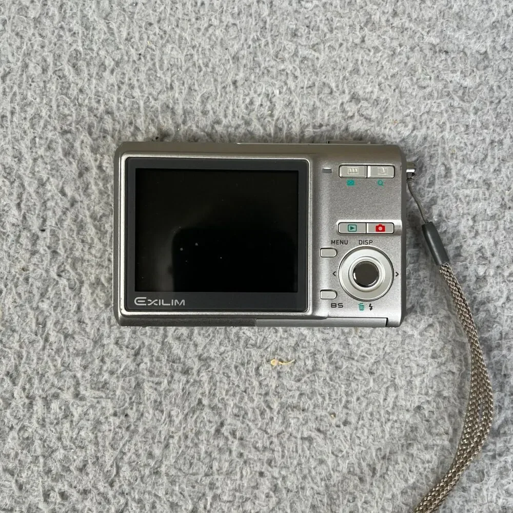 Casio Digital Camera Silver EXILIM ZOOM EX-Z70 7.2MP with Charger